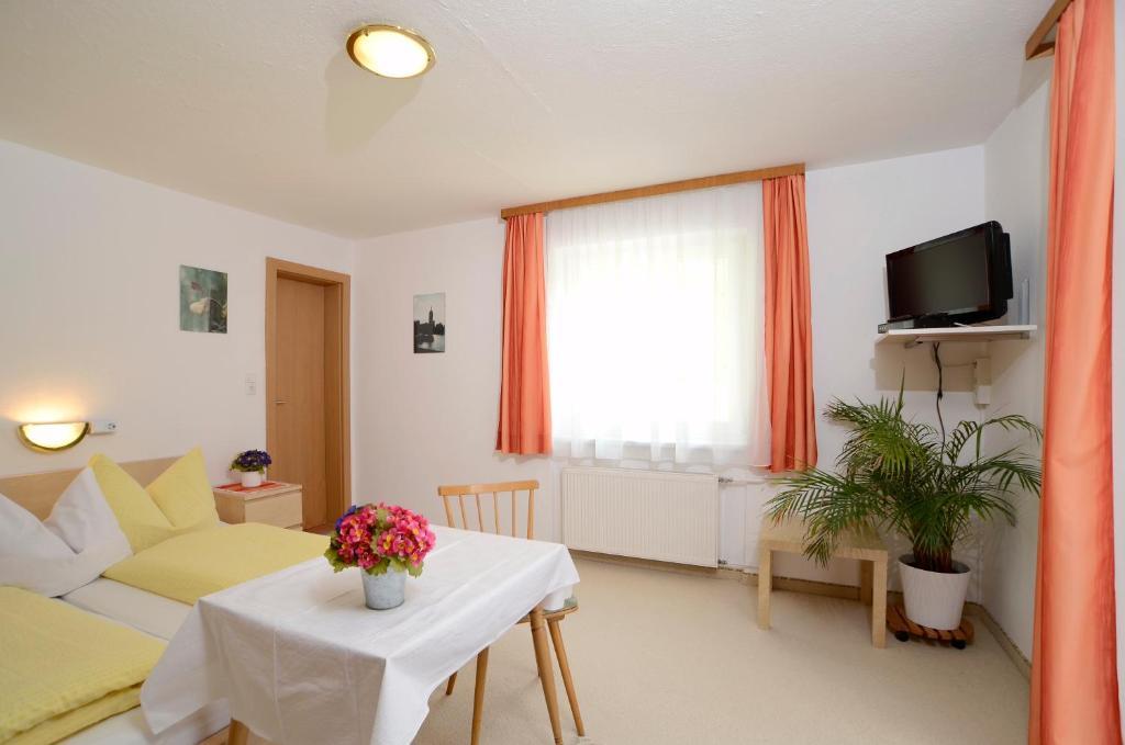 Hotel Haus Gamsblick Umhausen Zimmer foto
