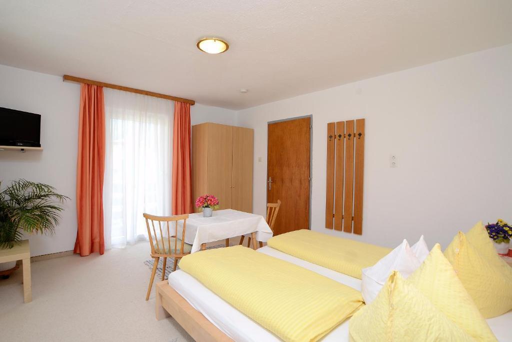 Hotel Haus Gamsblick Umhausen Zimmer foto